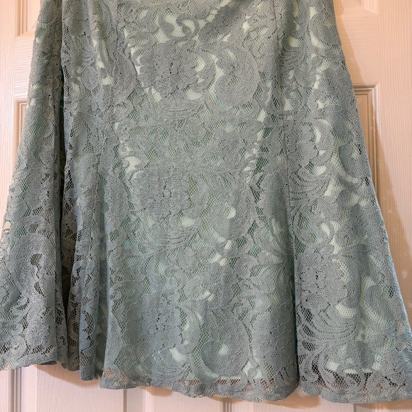 Light Turquoise knee-length lace skirt Size 14 - Picture 5 of 7